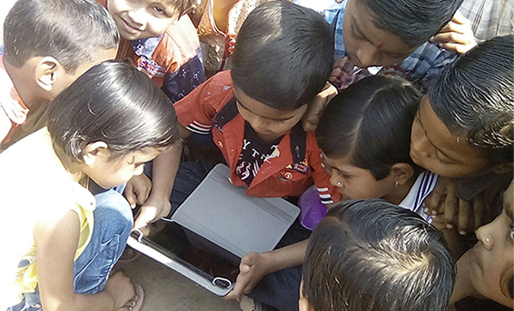 Project Udaan - Rural kids from Vidarbha region enjoy learning with android tablets