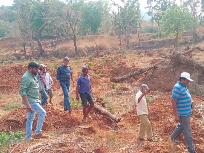 SIFF Team (Deenar Walawalkar-Project Head, Manish & Dr. Yashwantrao Yadav) visited Kasrud field site (project Umed) to check the ground conditions for starting the project implementation.